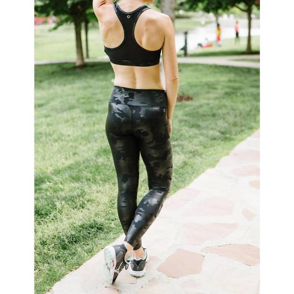 NEW AR-33 agility bra in black camo - Picture 4 of 4